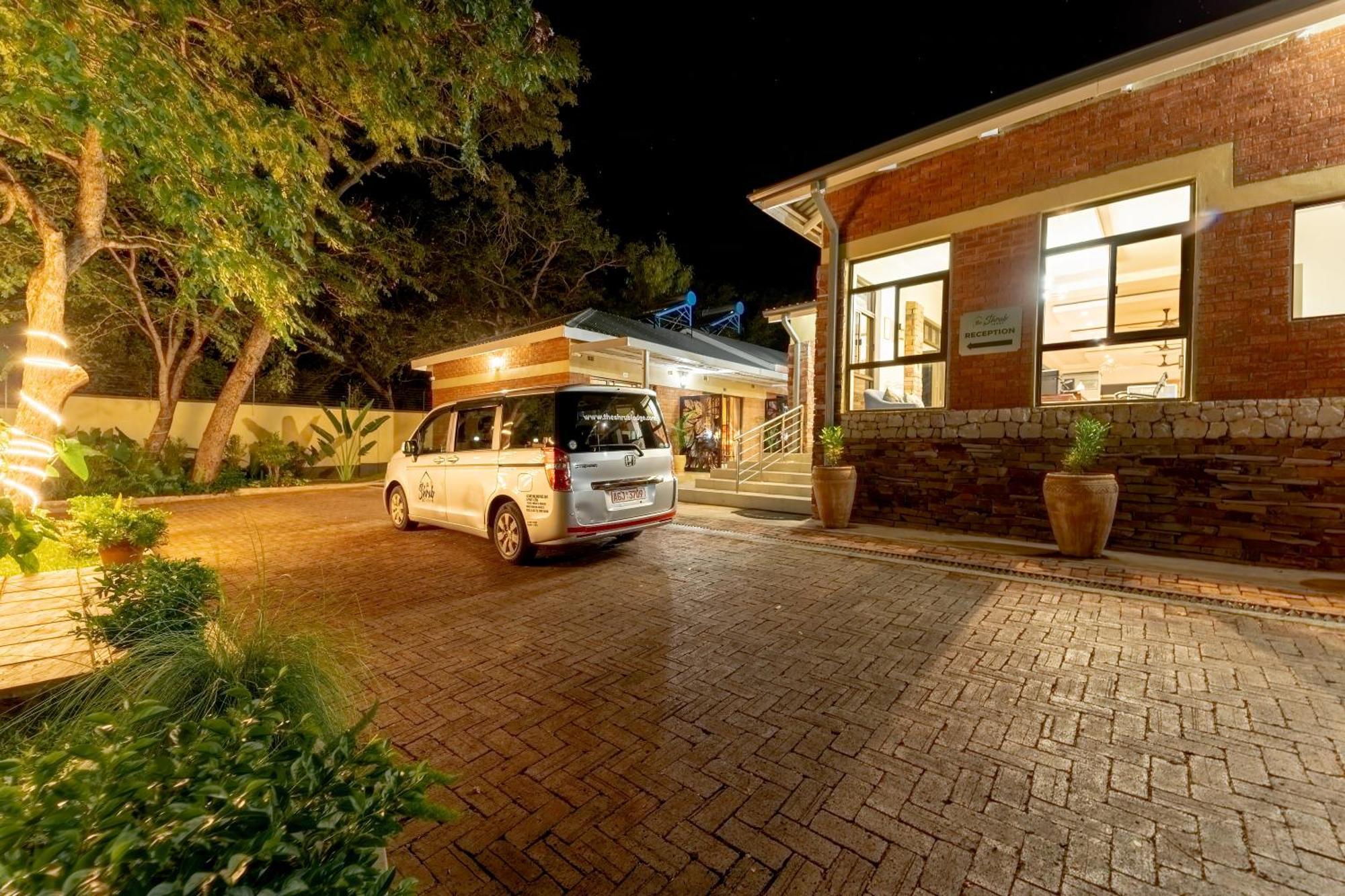 The Shrub Lodge Victoria Falls Exterior photo